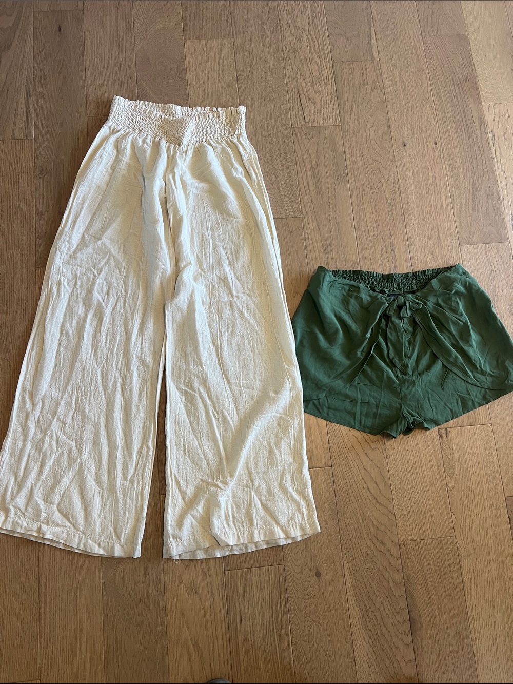 Womens size large set. Pant and shorts